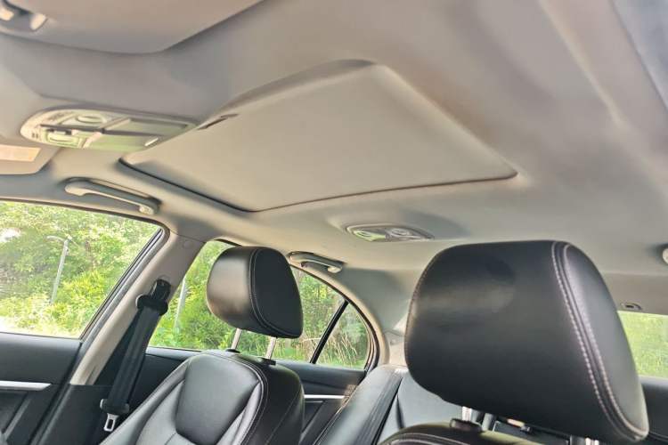 Used Geely Auto Emgrand 2016 Sedan 1.5L CVT Upward Version Headliner