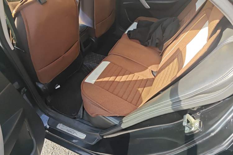 Used Geely Auto Emgrand 2016 Sedan 1.5L Manual Upward Edition Left Rear Seat