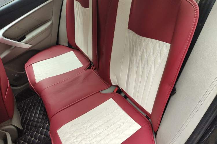 Used Geely Auto Emgrand 2016 Sedan 1.5L Manual Luxury Model Left Rear Seat