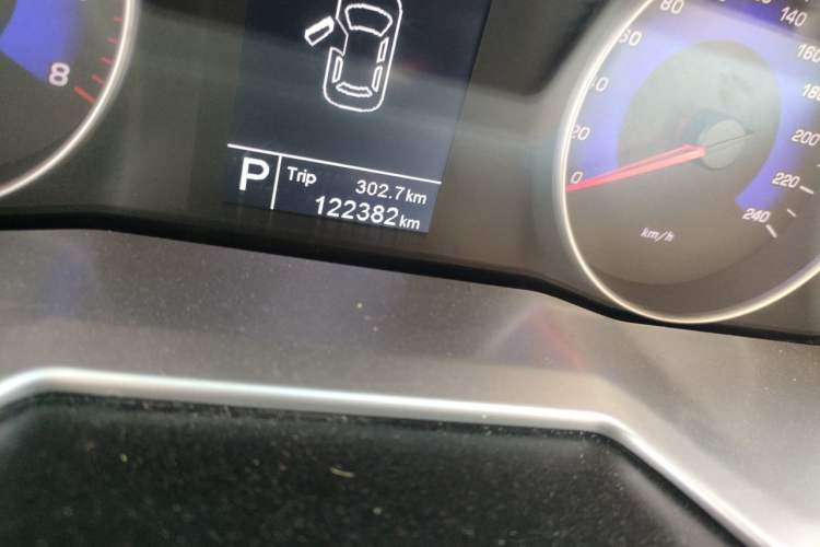 Used Geely Auto Emgrand 2016 Sedan 1.5L CVT Upward Version Odometer Close Up