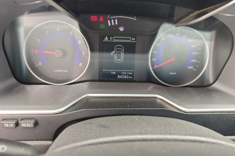 Used Geely Auto Emgrand 2016 Sedan 1.5L Manual Upward Edition Odometer Close Up