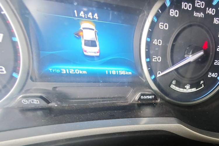 Used Geely Auto Emgrand 2016 Sedan 1.5L Manual Upward Edition Odometer Close Up