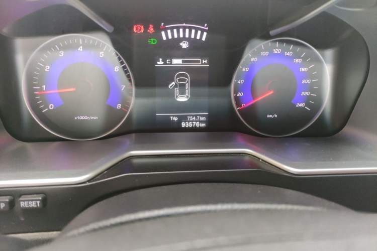 Used Geely Auto Emgrand 2016 Sedan 1.5L Manual Upward Edition Odometer Close Up
