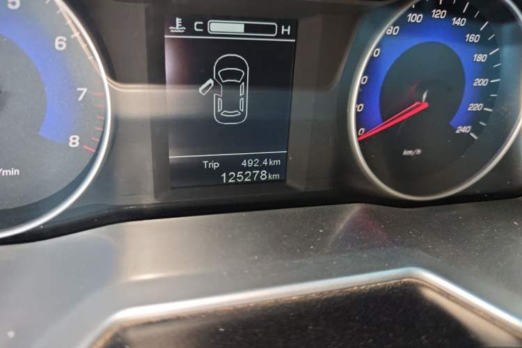 Used Geely Auto Emgrand 2016 Sedan 1.5L Manual Luxury Model Odometer Close Up