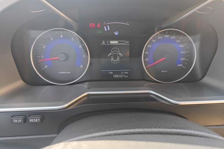 Used Geely Auto Emgrand 2016 Sedan 1.5L Manual Upward Edition Odometer Close Up