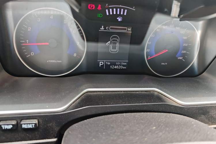 Used Geely Auto Emgrand 2016 Sedan 1.5L CVT Upward Version Odometer Close Up