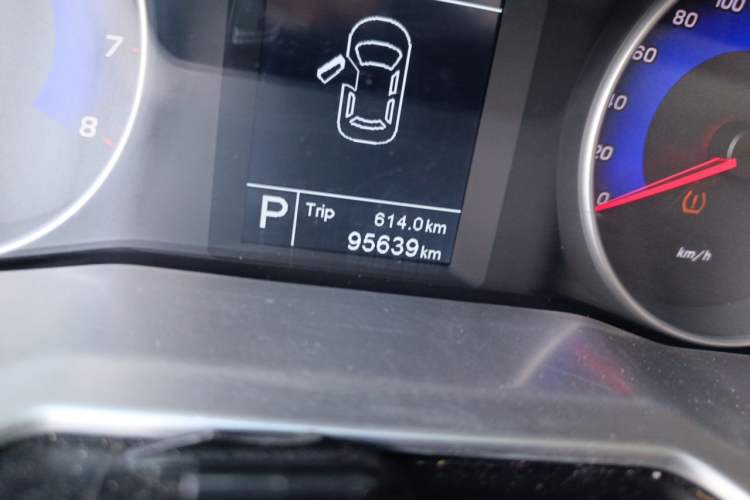 Used Geely Auto Emgrand 2016 Sedan 1.5L CVT Upward Version Odometer Close Up
