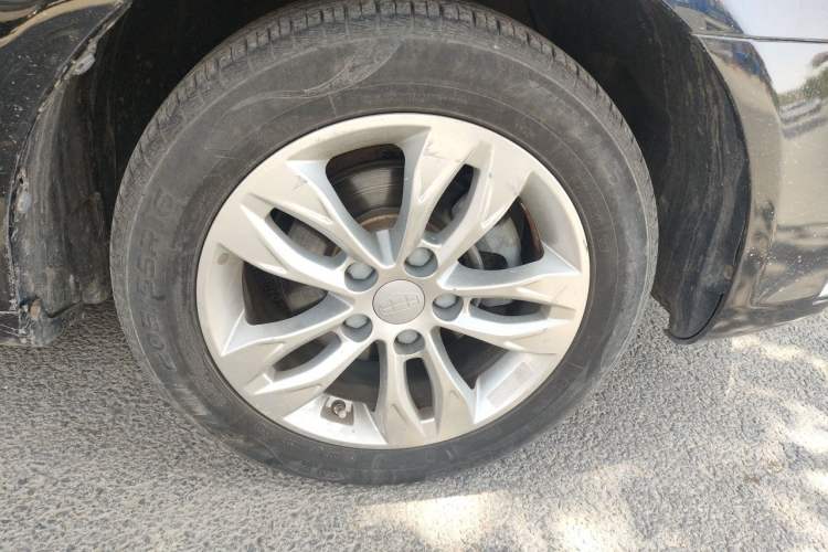 Used Geely Auto Emgrand 2016 Sedan 1.5L CVT Upward Version Right Front Wheel Hub