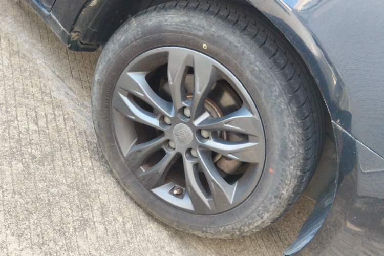 Used Geely Auto Emgrand 2016 Sedan 1.3T CVT Prestige Model Right Front Wheel Hub