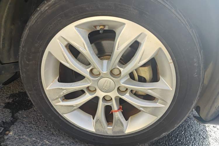 Used Geely Auto Emgrand 2016 Sedan 1.5L Manual Upward Edition Right Front Wheel Hub