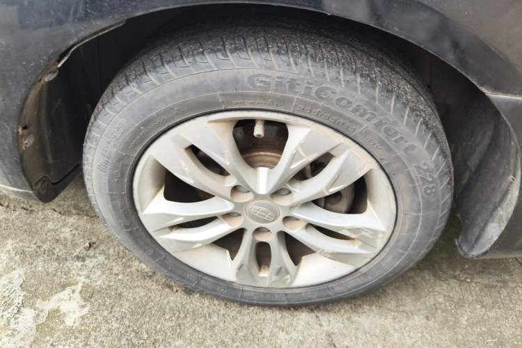Used Geely Auto Emgrand 2016 Sedan 1.5L CVT Upward Version Right Front Wheel Hub