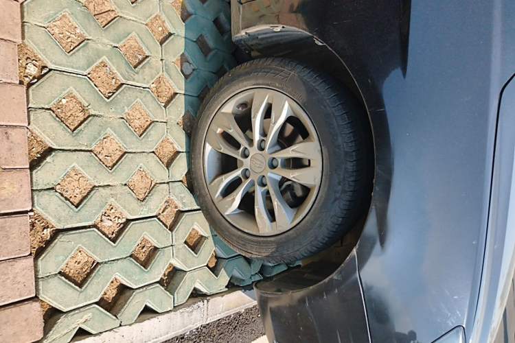 Used Geely Auto Emgrand 2016 Sedan 1.5L Manual Upward Edition Right Front Wheel Hub
