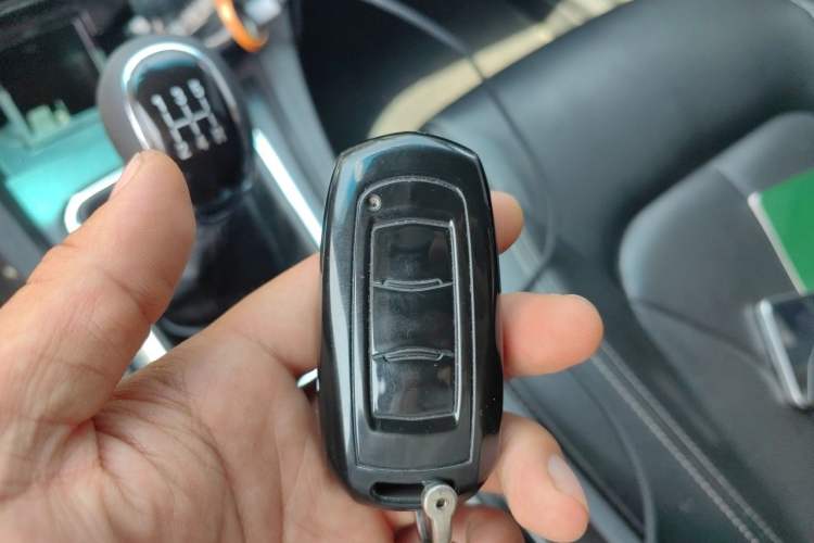 Used Geely Auto Emgrand 2016 Sedan 1.5L Manual Upward Edition Vehicle Key
