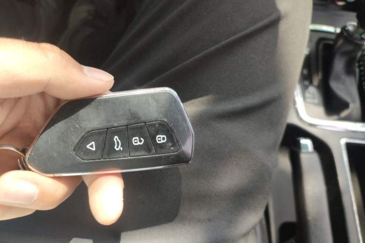 Used Geely Auto Emgrand 2016 Sedan 1.5L CVT Upward Version Vehicle Key