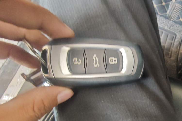 Used Geely Auto Emgrand 2016 Sedan 1.5L Manual Upward Edition Vehicle Key
