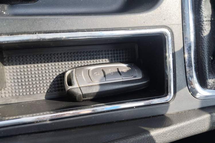 Used Geely Auto Emgrand 2016 Sedan 1.5L Manual Upward Edition Vehicle Key