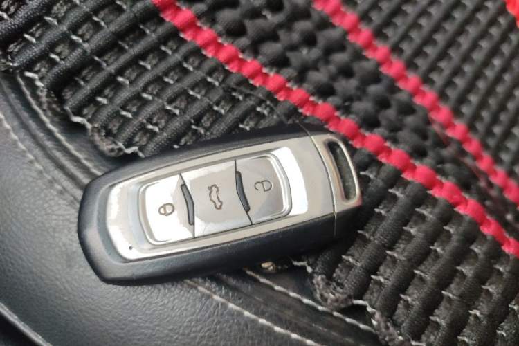 Used Geely Auto Emgrand 2016 Sedan 1.5L Manual Upward Edition Vehicle Key
