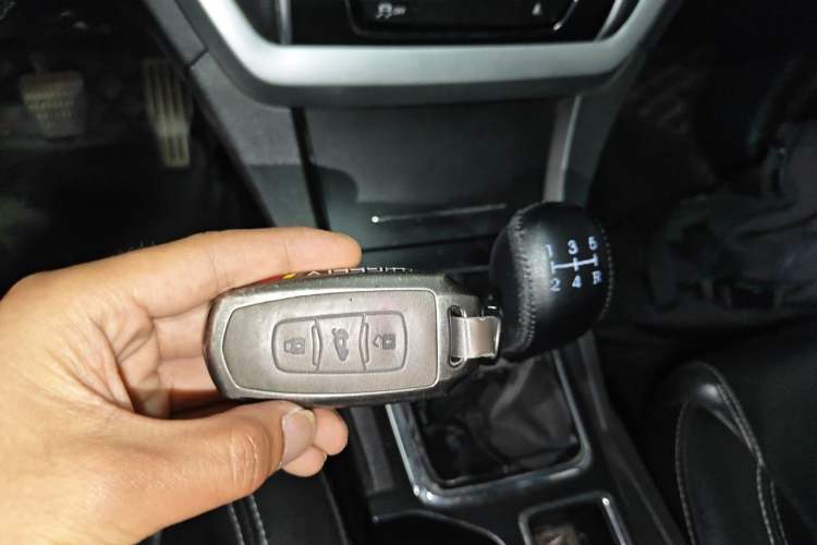 Used Geely Auto Emgrand 2016 Sedan 1.5L Manual Upward Edition Vehicle Key