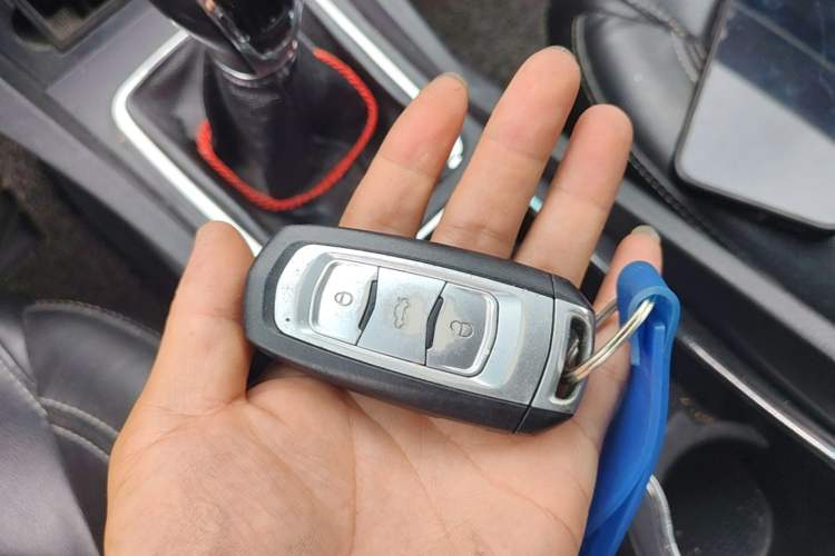 Used Geely Auto Emgrand 2016 Sedan 1.5L Manual Upward Edition Vehicle Key