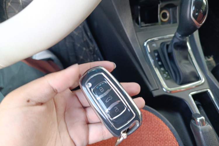 Used Geely Auto Emgrand 2016 Sedan 1.5L CVT Upward Version Vehicle Key