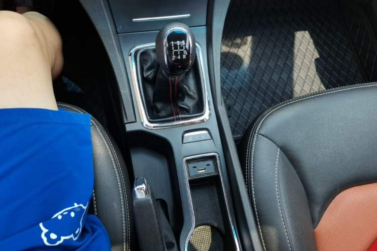 Used Geely Auto Emgrand 2016 Hatchback RS 1.5L Manual - Upward Edition Gear Lever