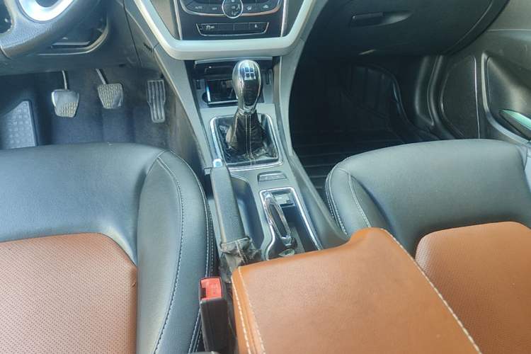 Used Geely Auto Emgrand 2016 Hatchback RS 1.5L Manual - Upward Edition Gear Lever