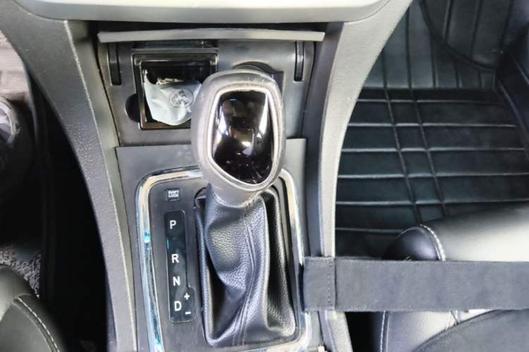 Used Geely Auto Emgrand 2016 Sedan 1.5L CVT Upward Version Gear Lever