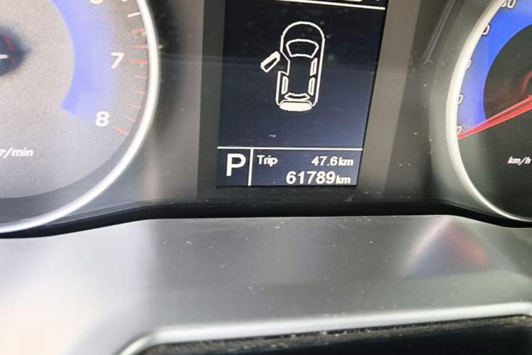 Used Geely Auto Emgrand 2016 Sedan 1.5L CVT Upward Version Odometer Close Up