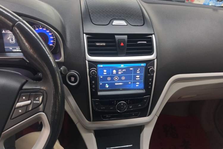 Used Geely Auto Emgrand 2016 Sedan 1.5L Manual Luxury Model Audio And AC Panel