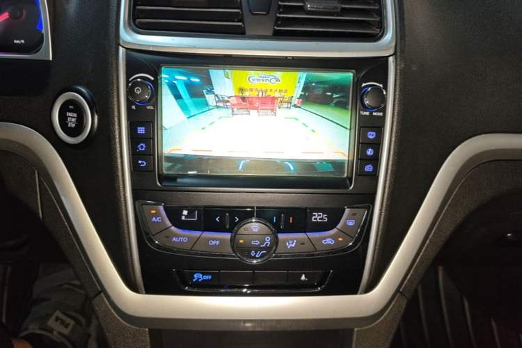 Used Geely Auto Emgrand 2016 Sedan 1.5L CVT Upward Version Audio And AC Panel