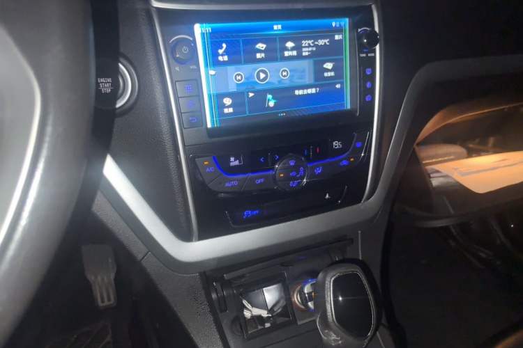 Used Geely Auto Emgrand 2016 Sedan 1.5L CVT Upward Version Audio And AC Panel