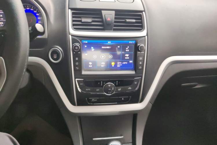 Used Geely Auto Emgrand 2016 Sedan 1.5L Manual Upward Edition Audio And AC Panel