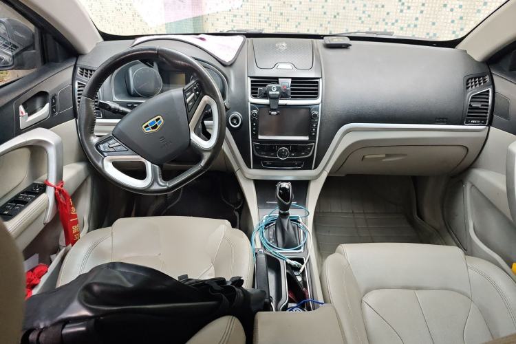 Used Geely Auto Emgrand 2016 Sedan 1.5L CVT Luxury Model Center Console