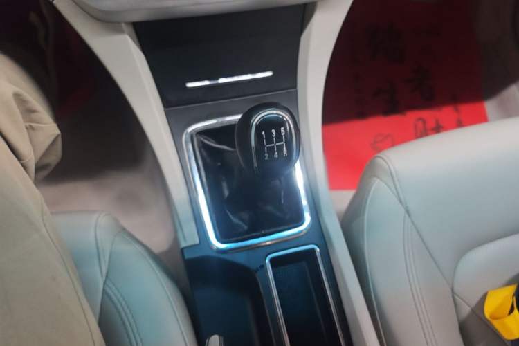 Used Geely Auto Emgrand 2016 Sedan 1.5L Manual Luxury Model Gear Lever