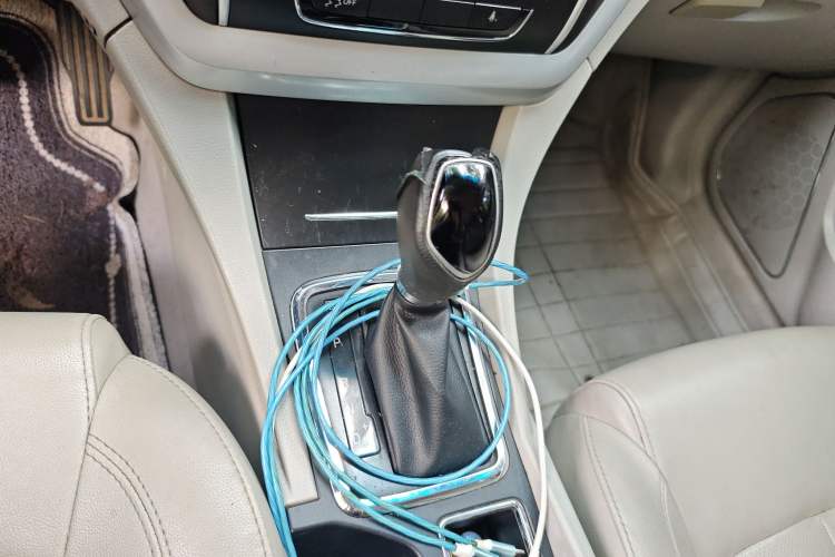 Used Geely Auto Emgrand 2016 Sedan 1.5L CVT Luxury Model Gear Lever