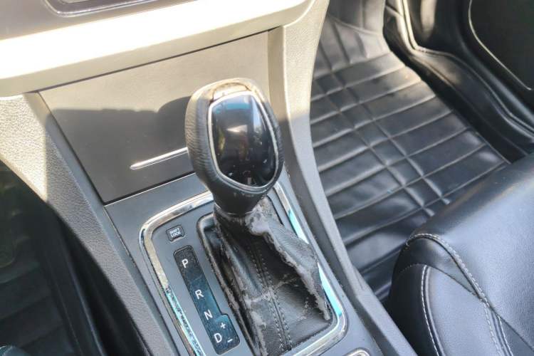 Used Geely Auto Emgrand 2016 Sedan 1.3T CVT Upward Edition Gear Lever