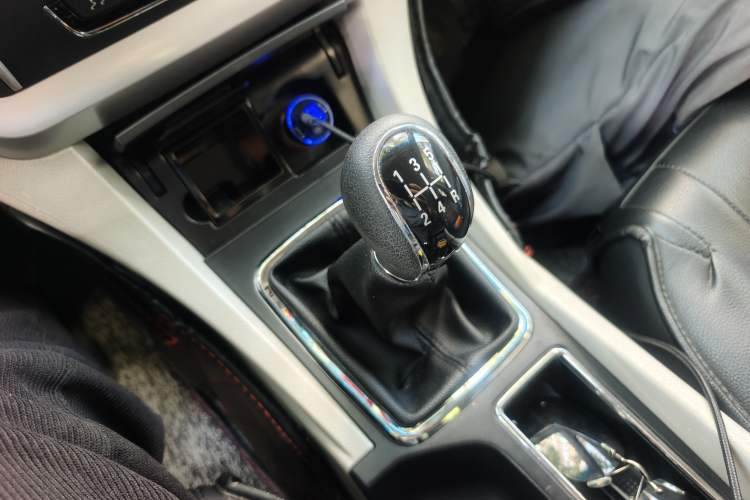Used Geely Auto Emgrand 2016 Sedan 1.5L Manual Luxury Model Gear Lever