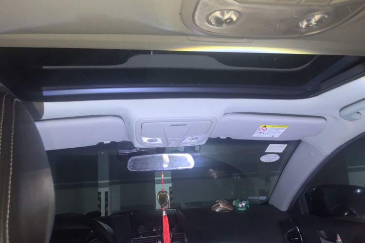 Used Geely Auto Emgrand 2016 Sedan 1.5L CVT Upward Version Headliner