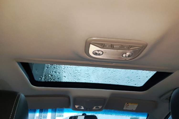 Used Geely Auto Emgrand 2016 Sedan 1.5L Manual Upward Edition Headliner