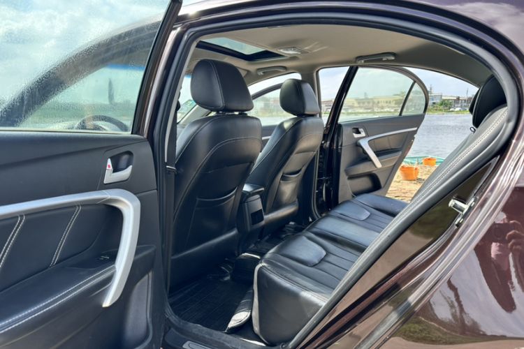 Used Geely Auto Emgrand 2016 Sedan 1.5L CVT Upward Version Interior 3