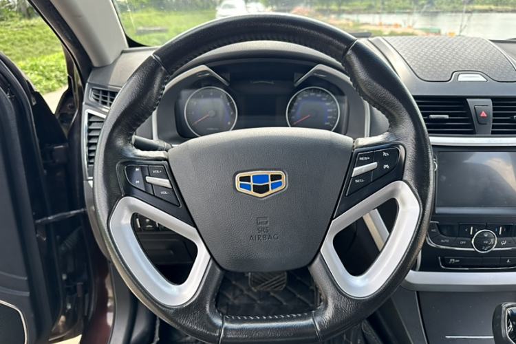 Used Geely Auto Emgrand 2016 Sedan 1.5L CVT Upward Version Interior 4