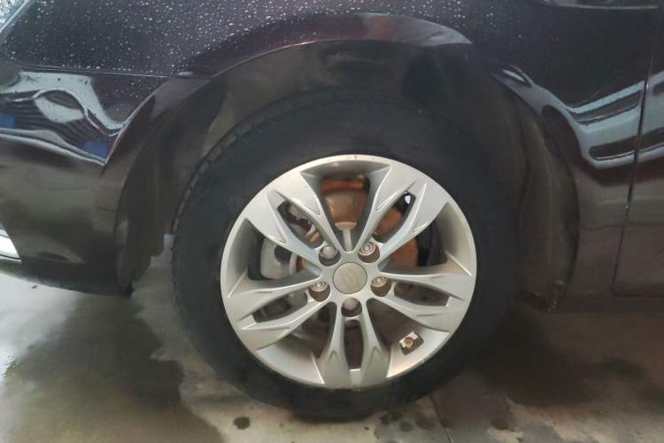 Used Geely Auto Emgrand 2016 Sedan 1.5L Manual Upward Edition Left Front Wheel Hub