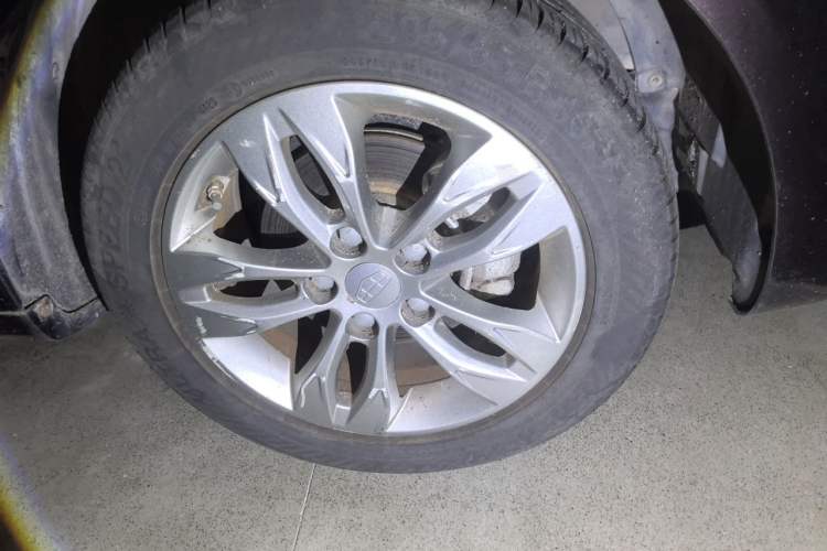 Used Geely Auto Emgrand 2016 Sedan 1.5L CVT Upward Version Right Front Wheel Hub