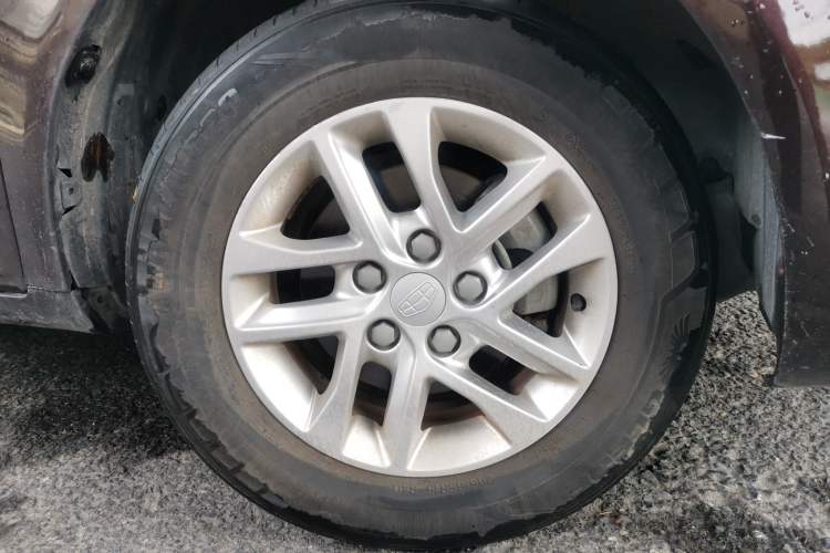 Used Geely Auto Emgrand 2016 Sedan 1.5L CVT Luxury Model Right Front Wheel Hub