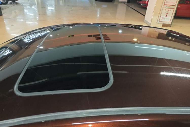 Used Geely Auto Emgrand 2016 Sedan 1.5L CVT Upward Version Roof