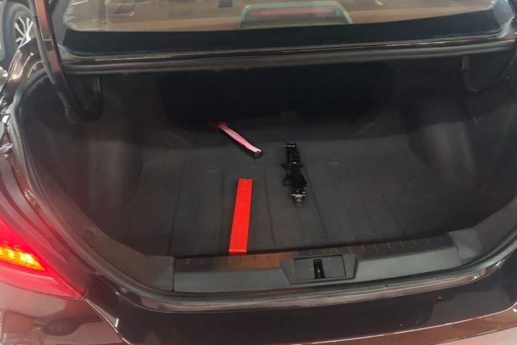 Used Geely Auto Emgrand 2016 Sedan 1.5L Manual Luxury Model Trunk