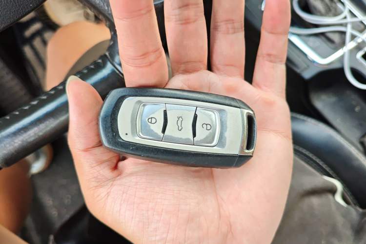 Used Geely Auto Emgrand 2016 Sedan 1.5L CVT Upward Version Vehicle Key