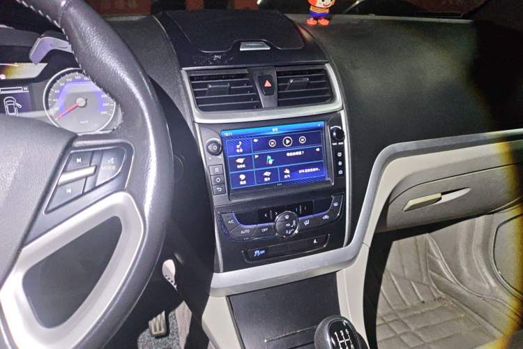 Used Geely Auto Emgrand 2016 Sedan 1.5L Manual Luxury Model Audio And AC Panel