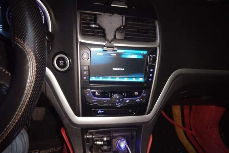 Used Geely Auto Emgrand 2016 Sedan 1.5L Manual Upward Edition Audio And AC Panel