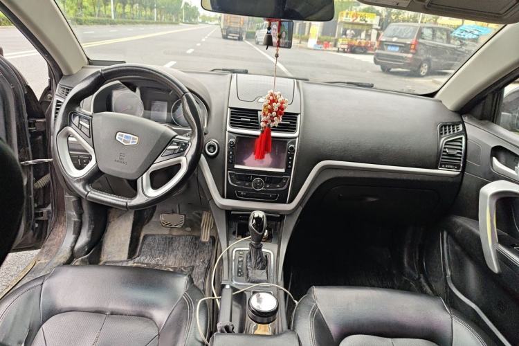Used Geely Auto Emgrand 2016 Sedan 1.5L CVT Upward Version Center Console